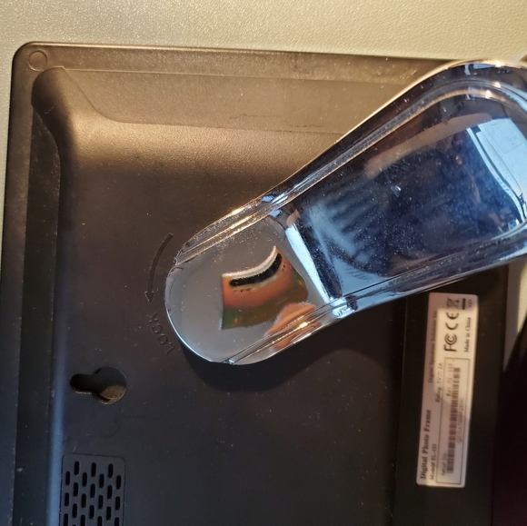 Digital photo frame Model# EL-101 - Picture 7 of 10